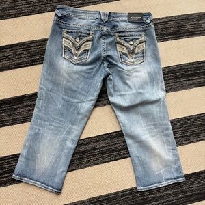 Vigoss  Jeans Women's The New York Capri Light Wash Jeans with Back Pocket 15/16